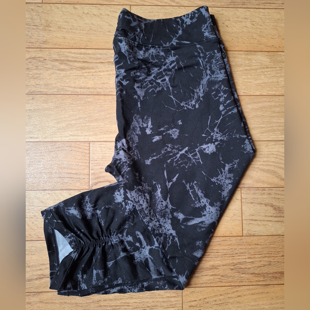 Calvin Klein Black and Gray Performance Leggings Sz. Xl